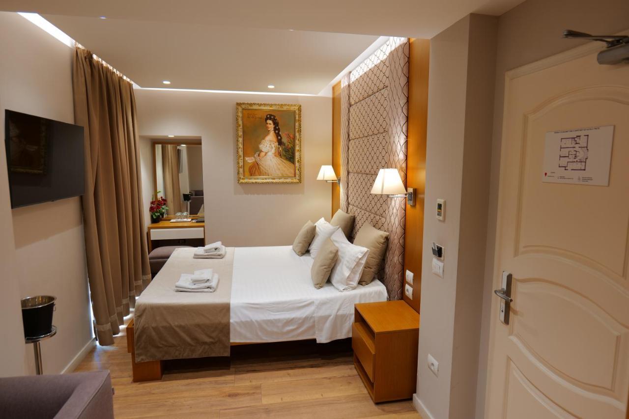Queen Hotel