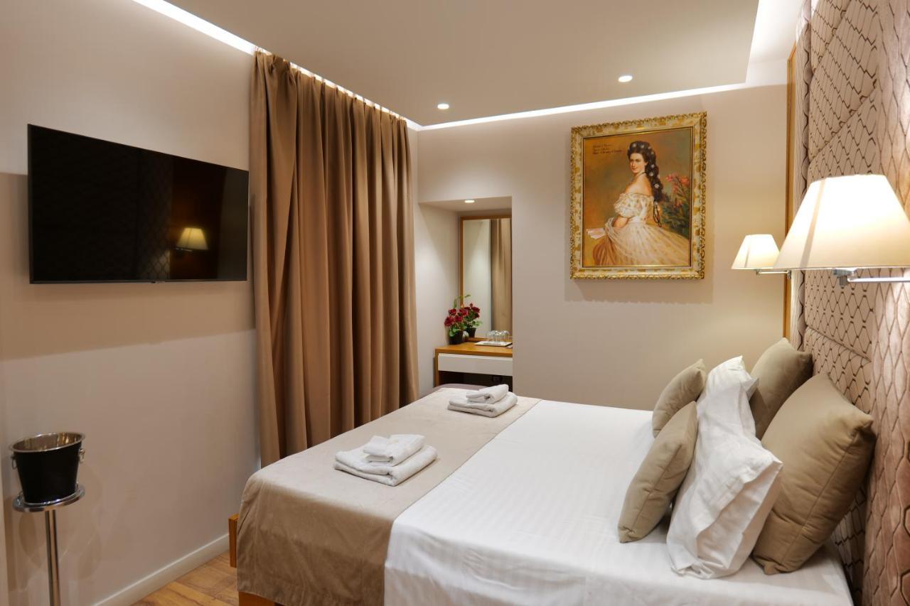 Queen 4* Selitë e Vogël