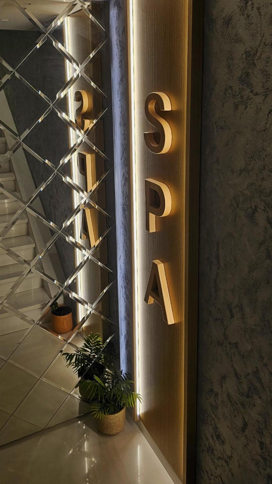 Hotel Queen 4*