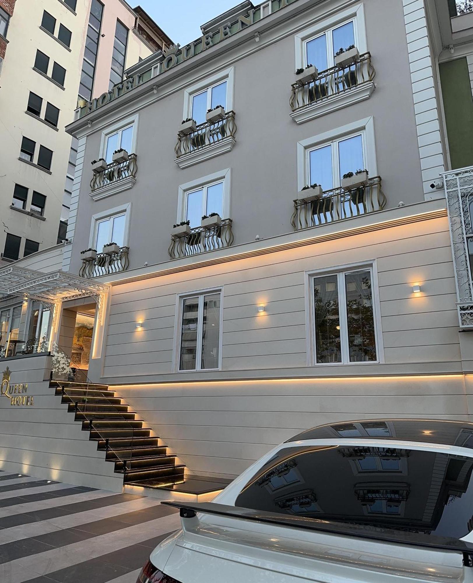Queen Hotel Selitë e Vogël
