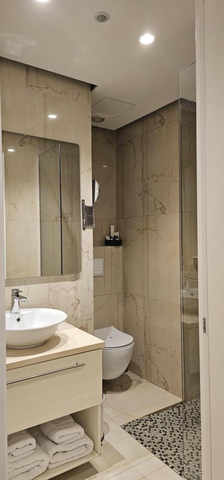 Queen Hotel 4*