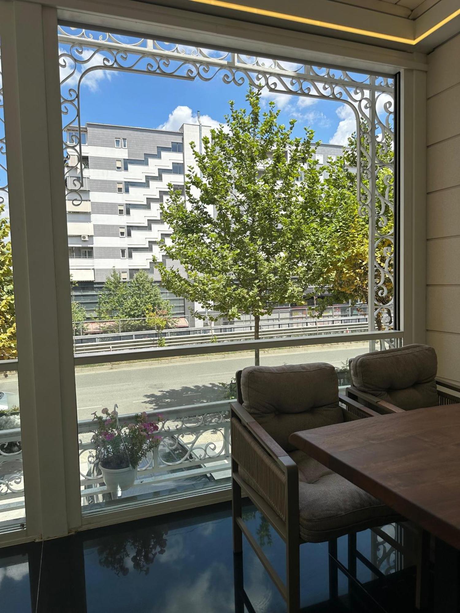 Queen Hotel Selitë e Vogël