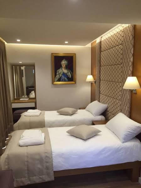 Queen Hotel Selitë e Vogël
