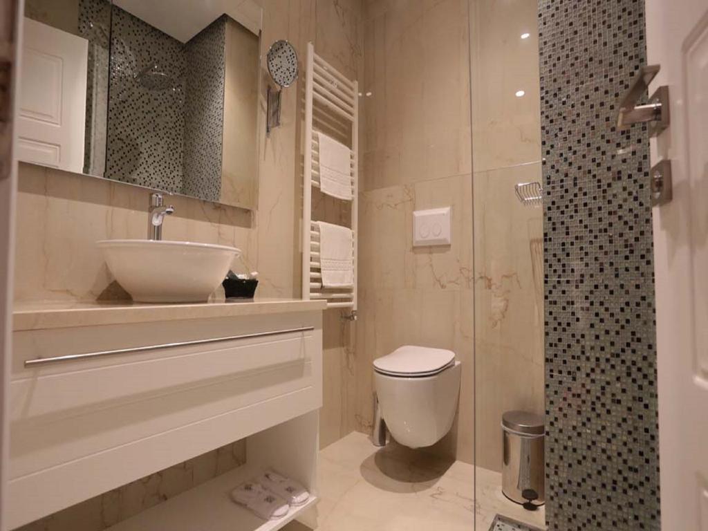 Queen Hotel 4*