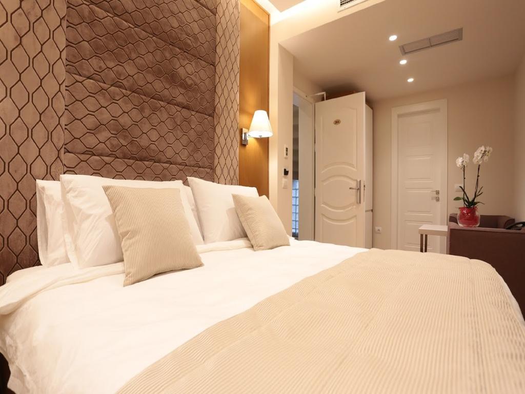 Queen Hotel Selitë e Vogël